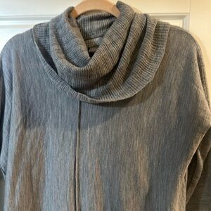 Gray sweater made of 100% extra fine merino wool